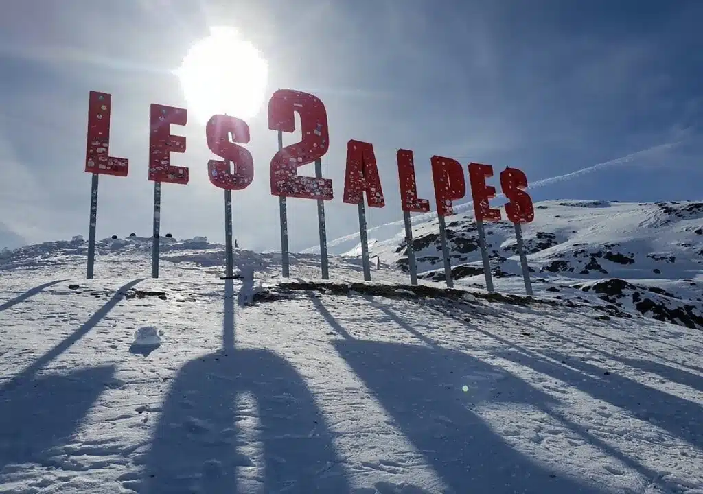 location2alpes-panneau les 2 Alpes sur les pistes